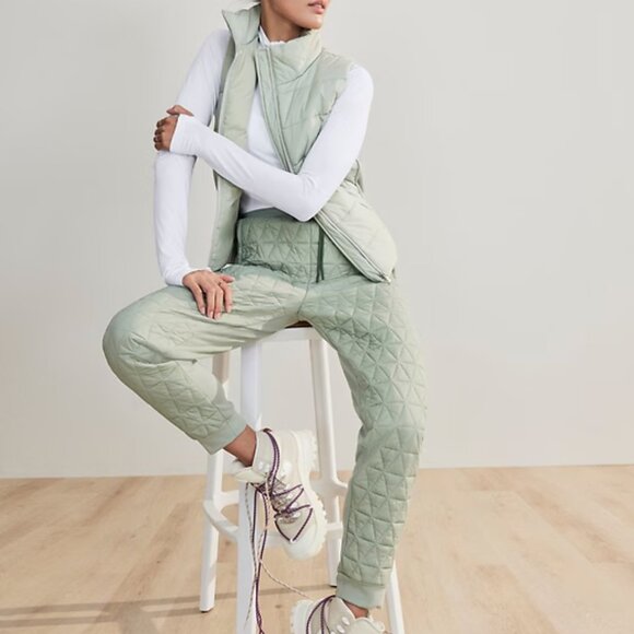 NWT! Athleta Solstice Jogger in Fern Green - Picture 1 of 8